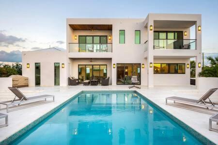Private Pool Villa, Long Bay Beach With Vip Extras 外观 照片